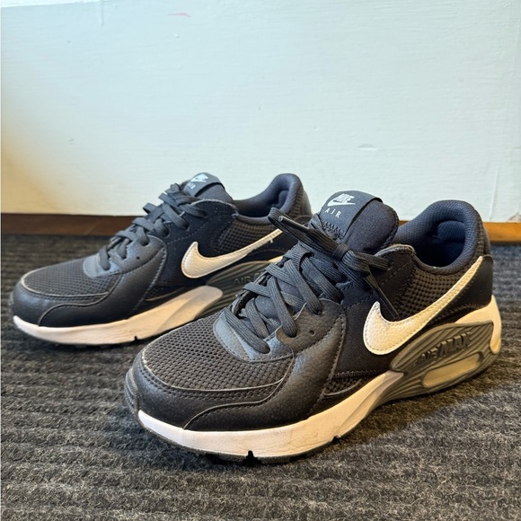 Nike Black and White Air Max Shoes - Picture 1 of 5